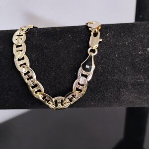 Elegant Gold Chain Bracelet